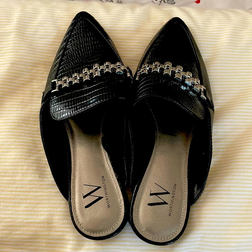 Worthington shoe. Very good and sexy shoes. Never been wore.super super nice.